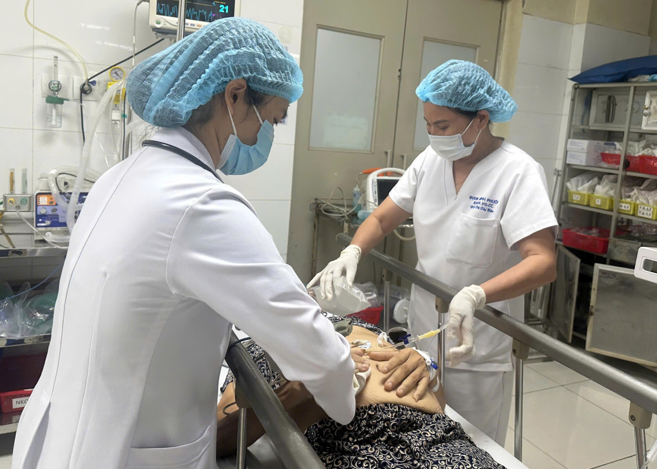 Gác lại niềm vui riêng, giữ trọn sự sống cho người bệnh