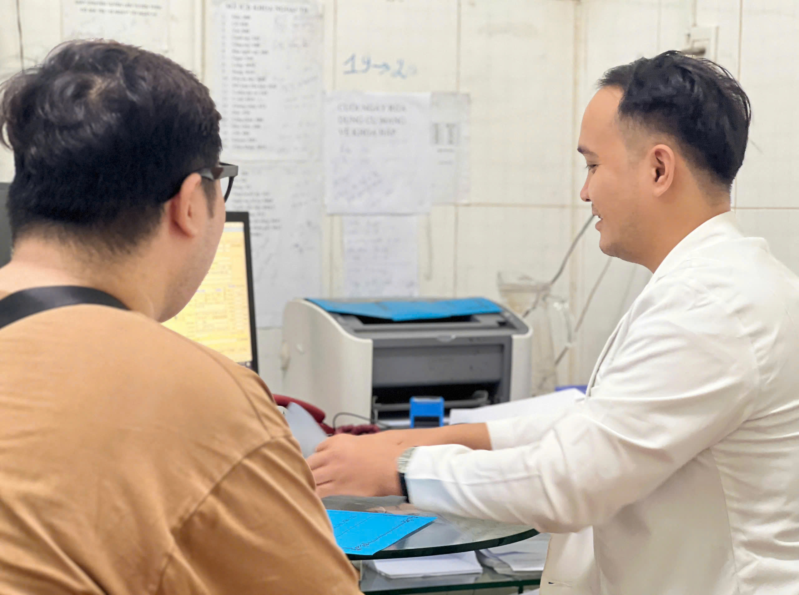 Nỗi niềm Tết xa quê của y, bác sĩ 