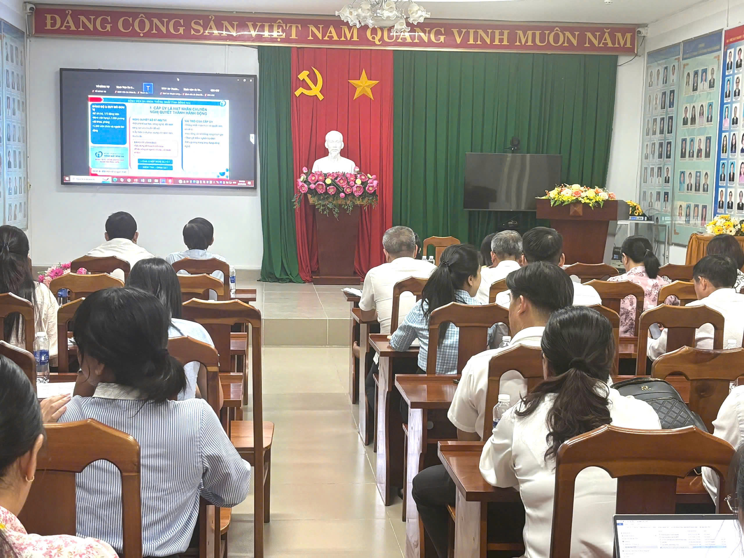 Phát huy vai trò tiên phong, gương mẫu của đảng viên trong chuyển đổi số