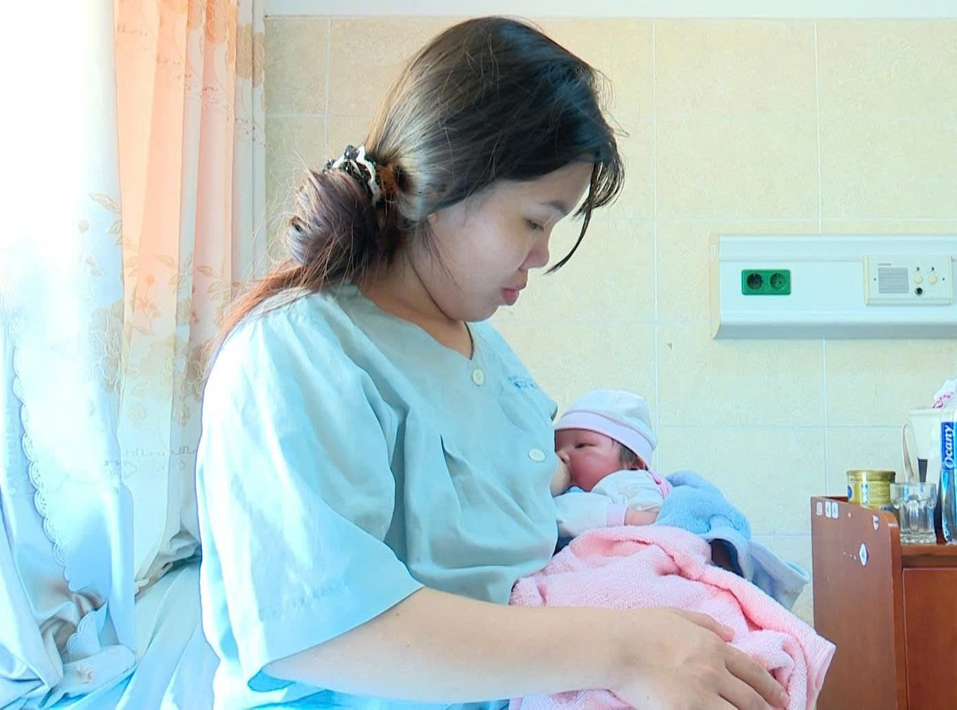 Vì sao trẻ bú mẹ vẫn chậm tăng cân?